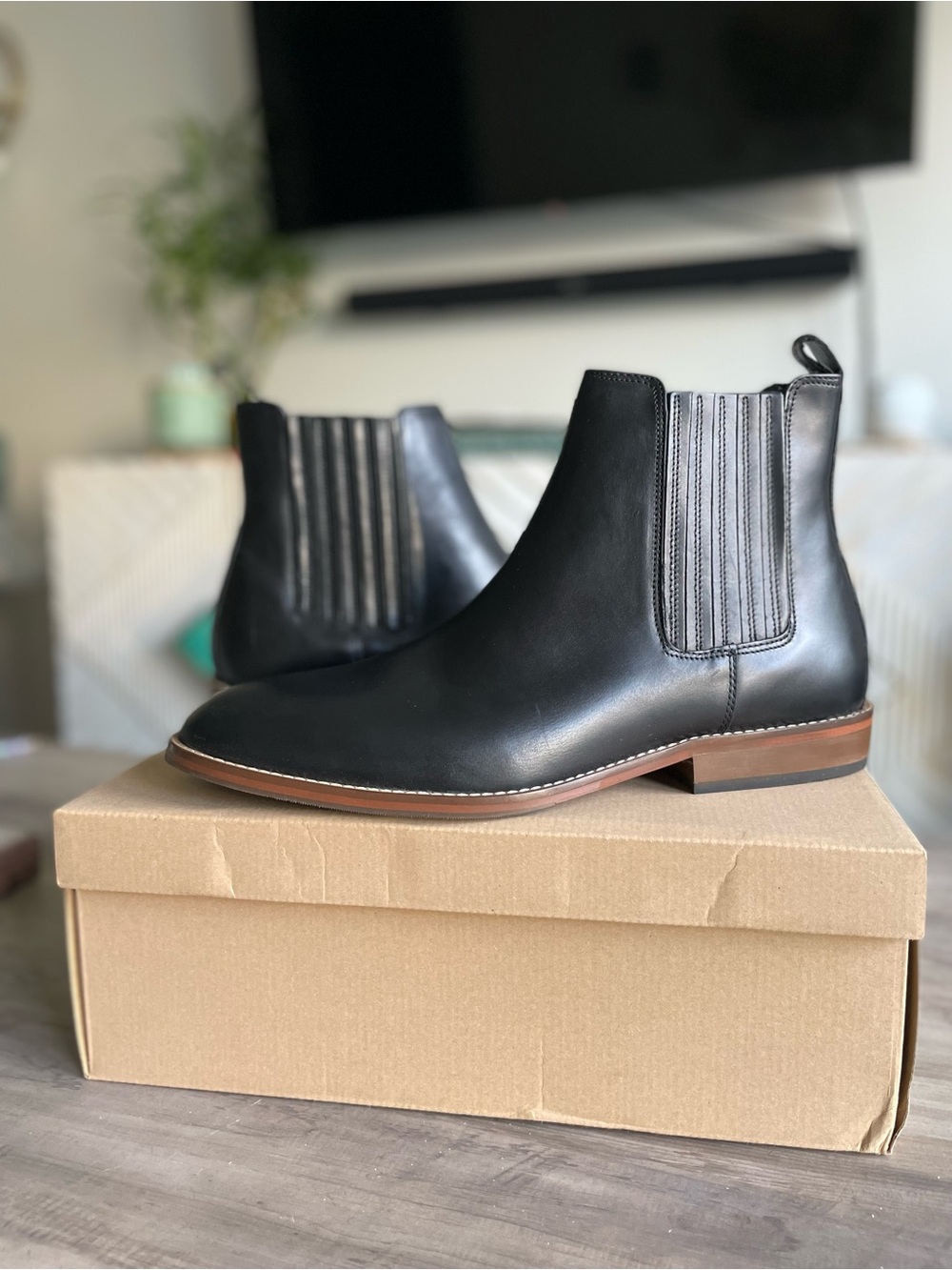 Steve Madden Black Ryker Chelsea Boots with Brown Sole